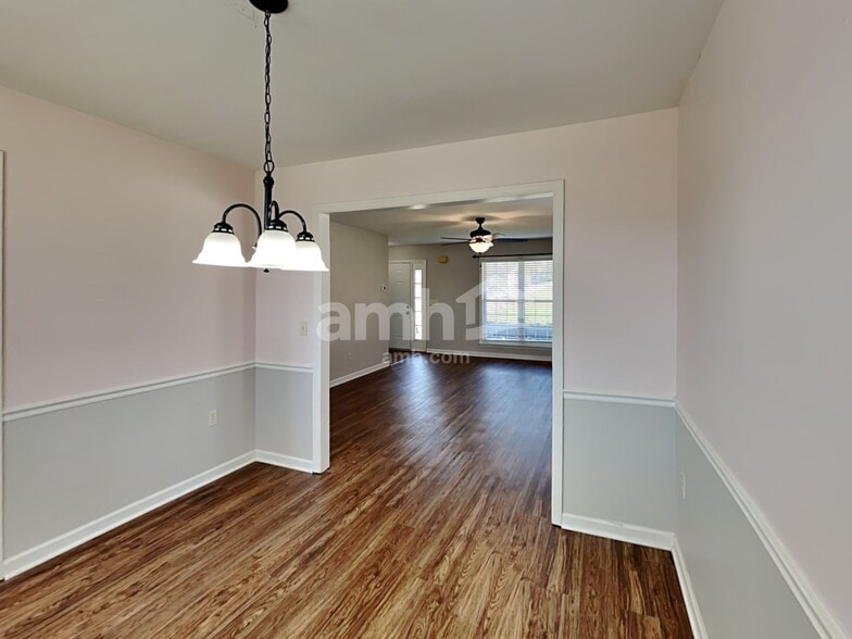 Building Photo - 2824 Candlewicke Dr