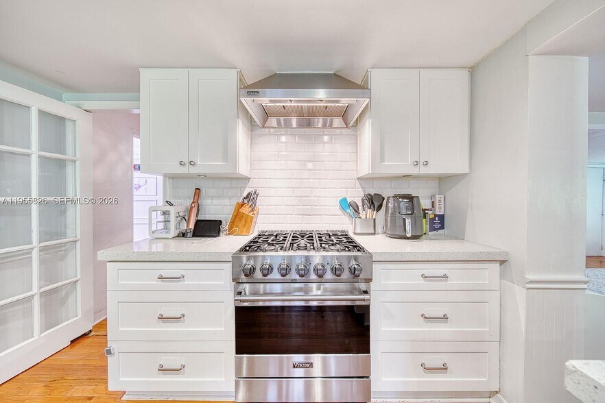 Building Photo - 3227 Riviera Dr