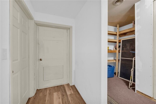 Building Photo - 307 Moore Ave