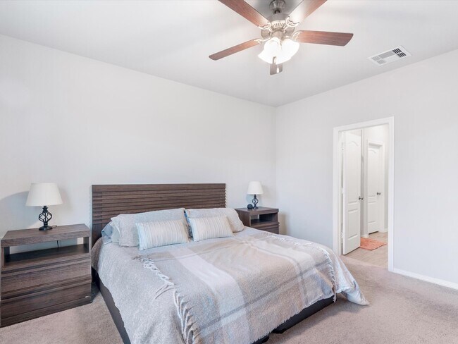 Building Photo - 10811 Violet Bloom Dr