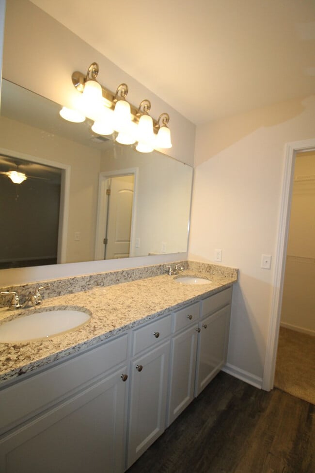 Building Photo - 578 Brushwood Dr