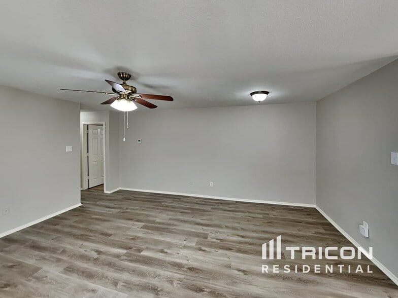 Building Photo - 22823 Sugar Bear Dr