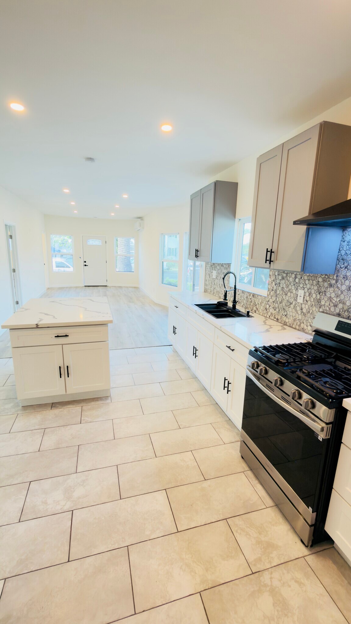 Building Photo - 1162 E 46th St