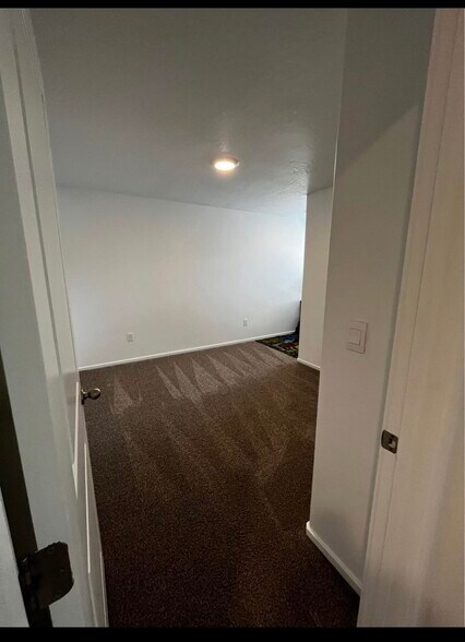 Building Photo - 3182 E Elkhorn Ln