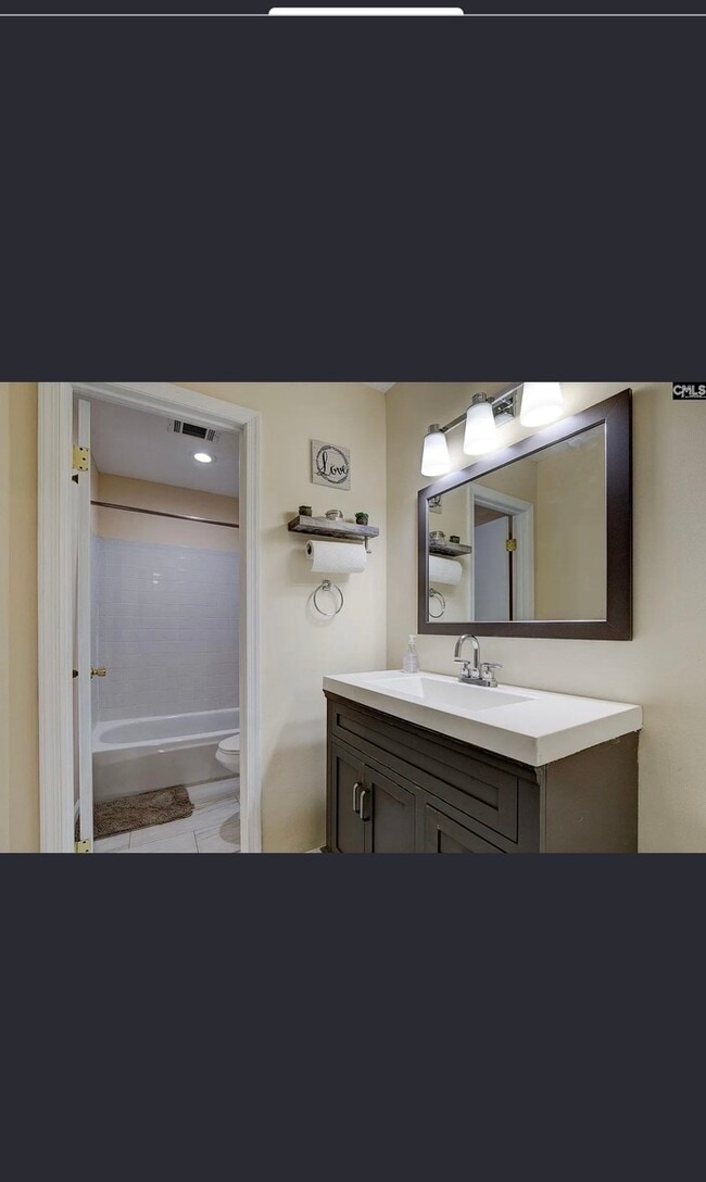 Building Photo - 177 Lionsgate Dr