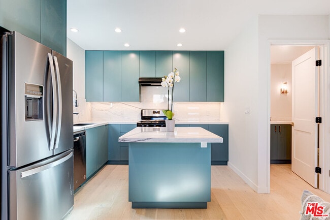 Building Photo - 12153 Palms Blvd