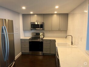 Building Photo - 525 N Ocean Blvd