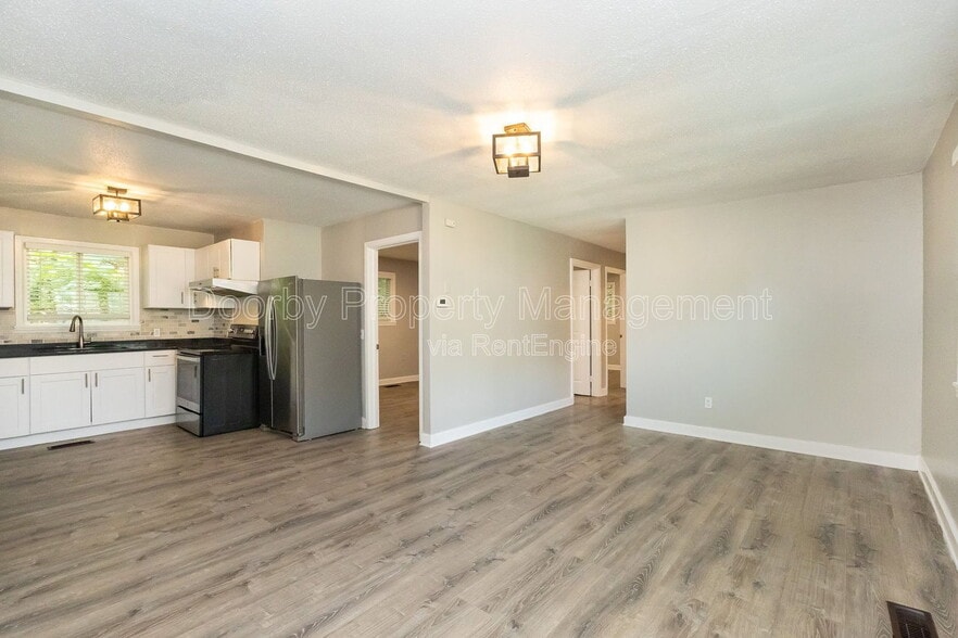 Building Photo - 1635 Dogwood Dr
