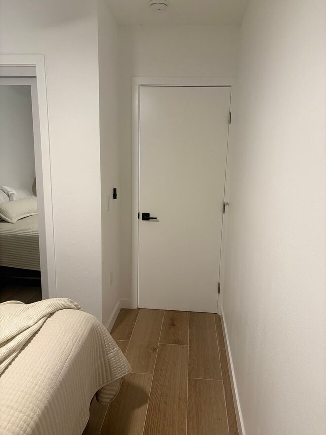 Building Photo - Charming Furnished 1 bedroom/1 bathroom near Laguna Lake.