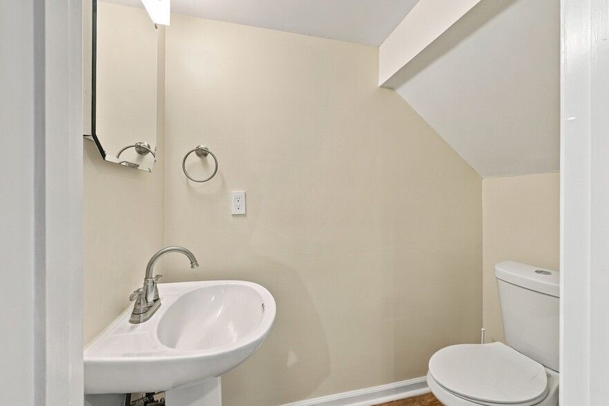 Convenient half bath located on the main level. - 3622 Caroline Vale Blvd