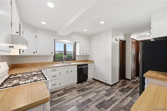 Building Photo - 259 California Dr