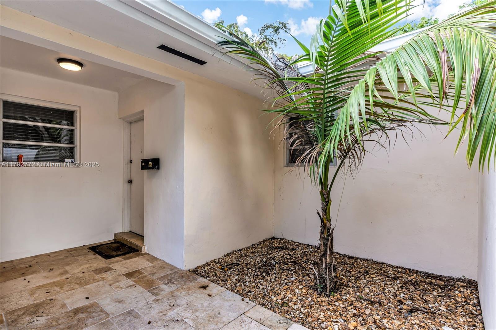 Building Photo - 1130 Cotorro Ave