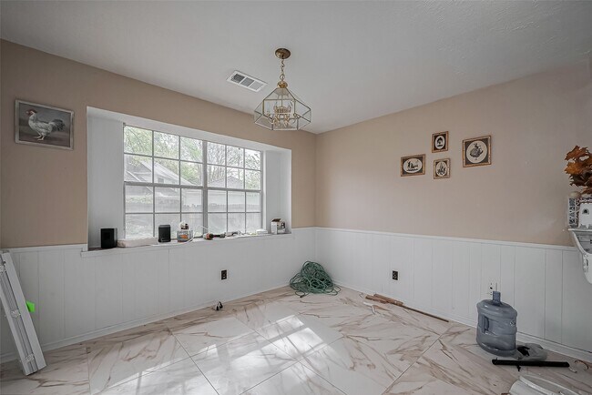 Building Photo - 811 Loire Ln