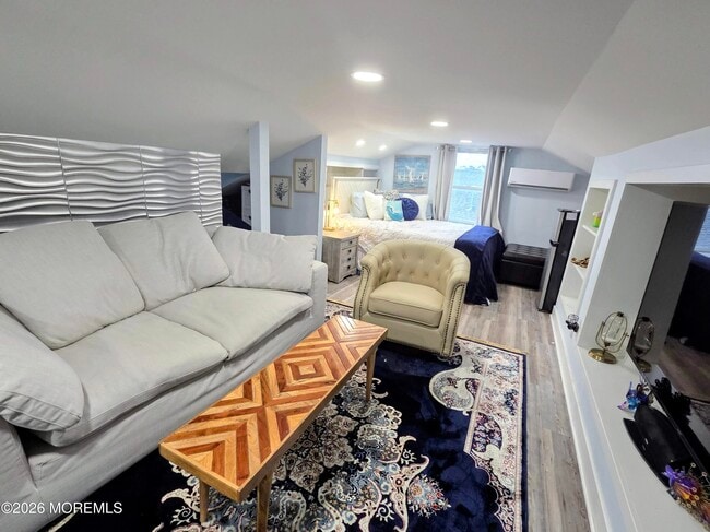 Building Photo - 1518 Laguna Dr