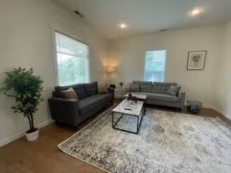 Building Photo - 718 W Spofford Ave