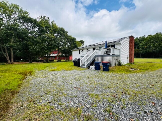 Building Photo - 18 Weaver St