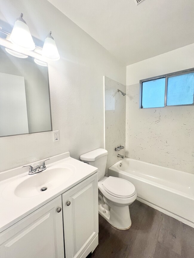 Building Photo - Gorgeous 2-bedroom 1-bathroom in Rocklin!