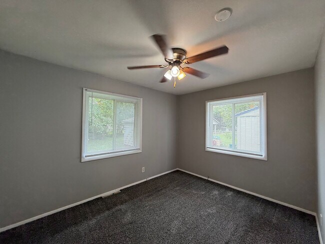Building Photo - 1619 W Waggoner St
