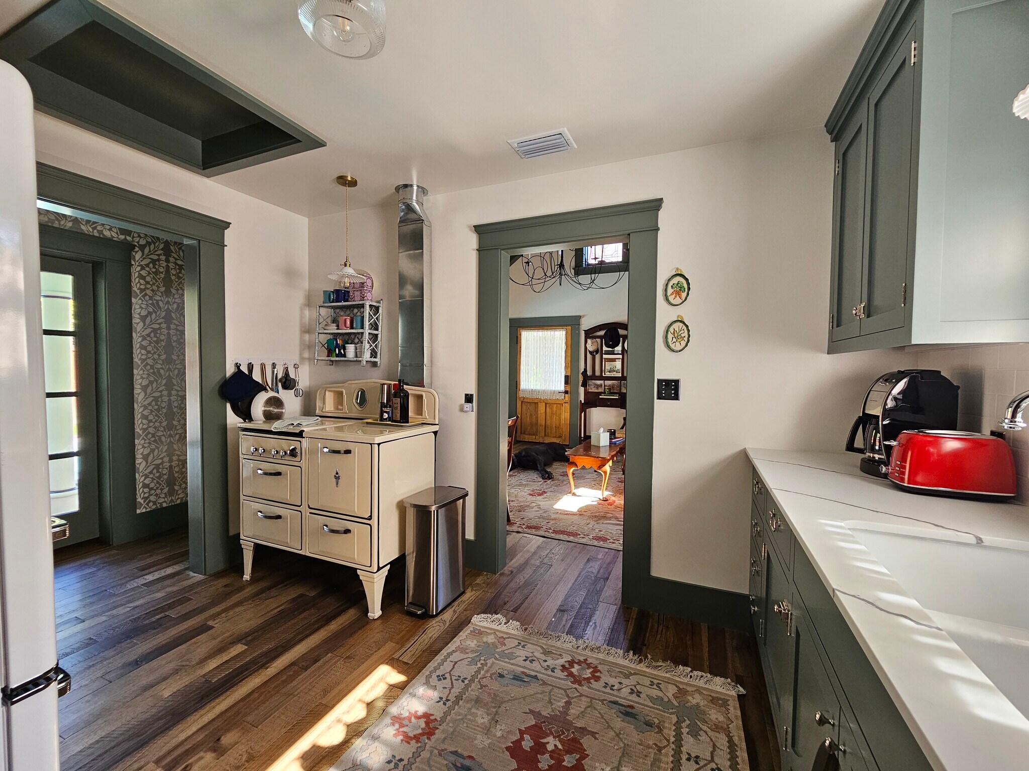 Building Photo - 139 N Ivy Ave