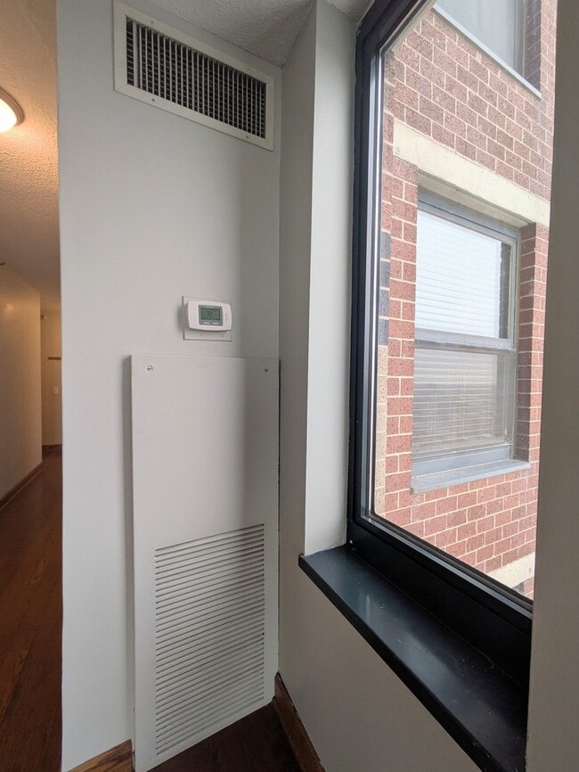 Building Photo - 3660 N Lake Shore Dr