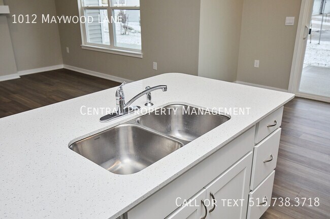 Building Photo - 1012 Maywood Ln