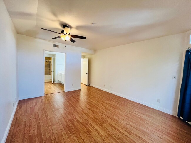 Building Photo - 2-bedroom, 2-bathroom condo located in a h...