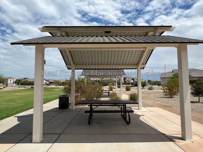 Building Photo - 6512 W Magdalena Ln