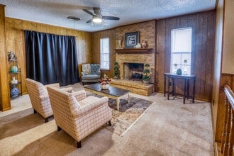 Building Photo - 402 Cottonwood St