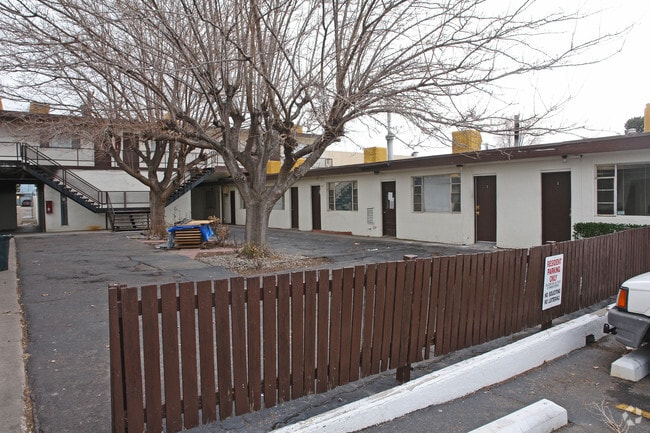 1008 Alvarado Dr SE Albuquerque, NM - Sunrise South Apartments