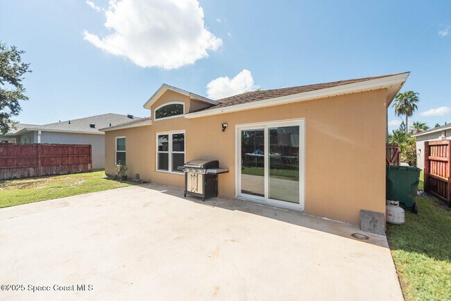 Building Photo - 2667 Deercroft Dr