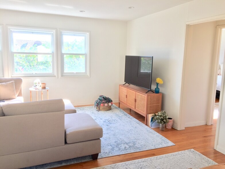 Building Photo - 1131 Bay Street