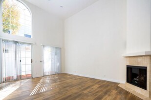 Building Photo - 1338 Yale St