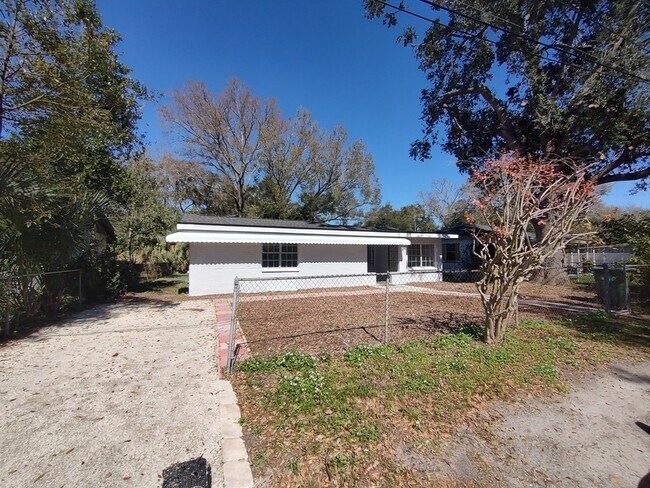 Building Photo - 3010 E Idlewild Ave