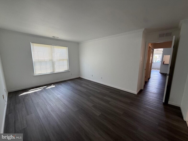 Building Photo - 1705A Heatherstone Ct