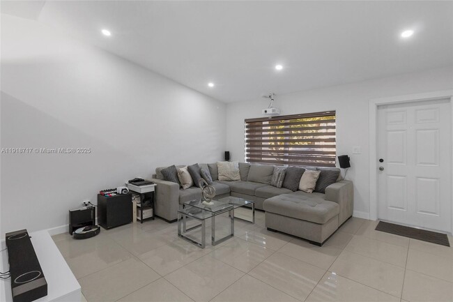 Building Photo - 4456 SW 136th Pl