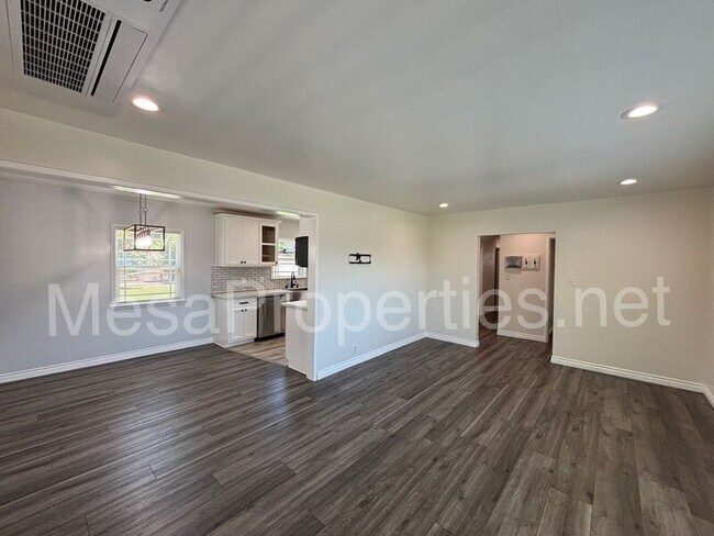 Building Photo - 6056 Walnut Ave