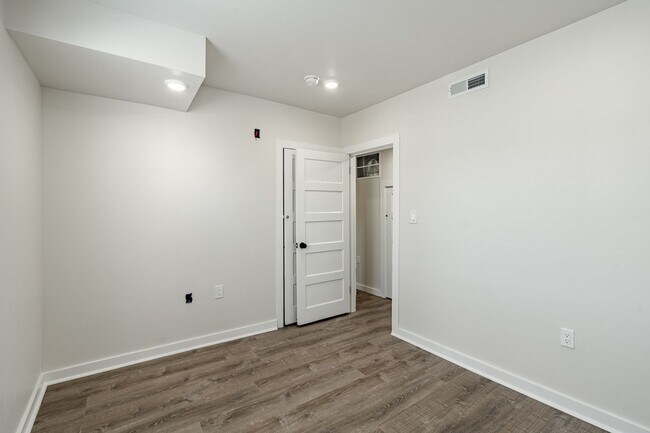 Building Photo - 324-326-326 Darby Rd