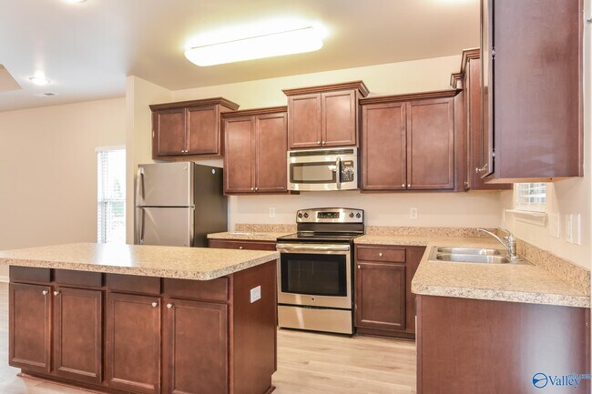 Building Photo - 124 Clydesdale Ln