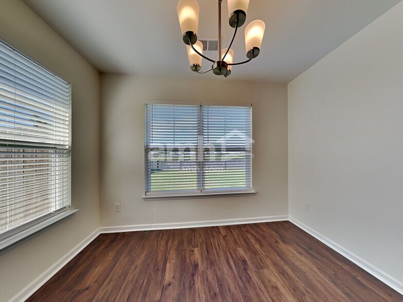 Building Photo - 129 Charlesfort Way