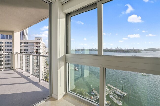 Building Photo - 1500 Bay Dr E