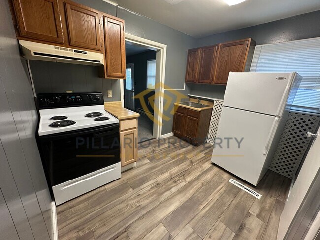 Building Photo - 805-805-805-802 S Worth Ave