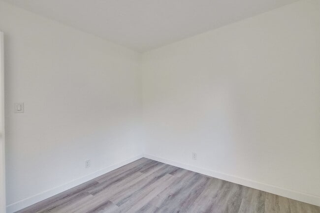 Building Photo - Welcome to this 3 bedroom 2 bath Just updated Townhome located in South San Jose.