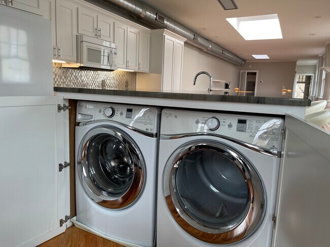 Building Photo - 116 E Council St