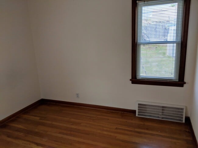 Building Photo - 3 bed Garfield cape cod now available