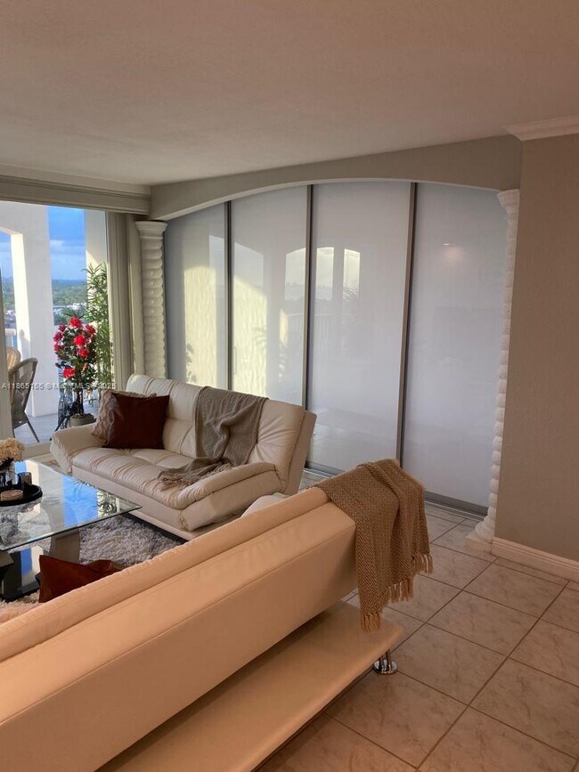 Building Photo - 5401 Collins Ave