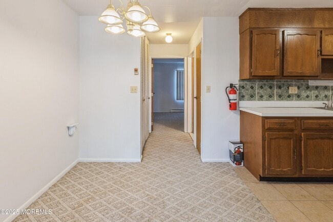 Building Photo - 873A Balmoral Ct