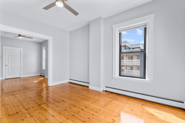 Building Photo - 106 L St