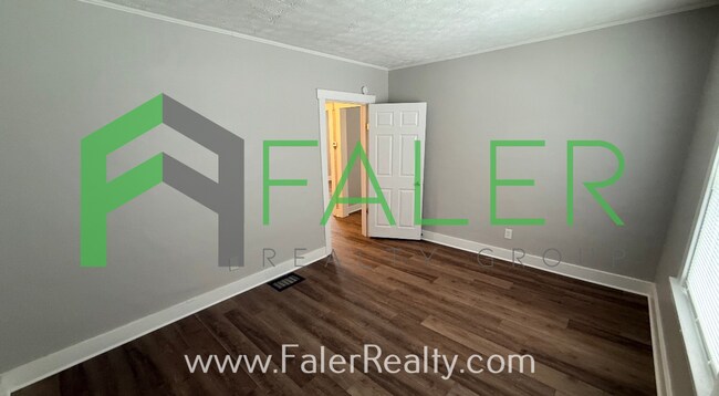 Building Photo - Charming 2-Bedroom Home