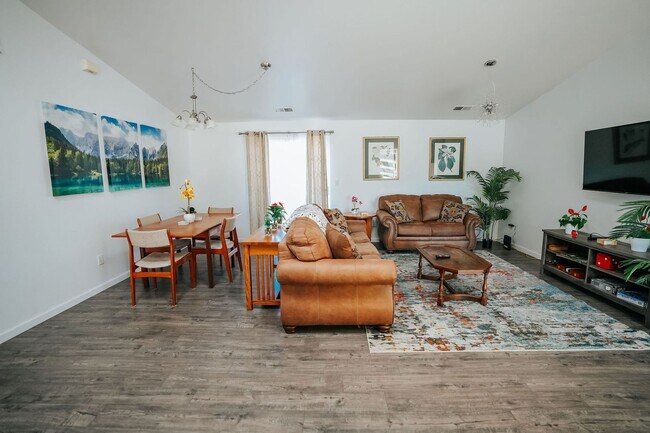 Building Photo - 4190 Hillside Ct