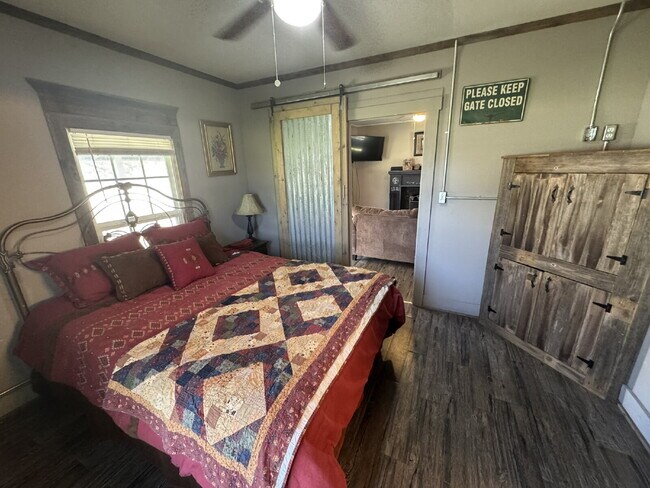 Building Photo - Unique country living in fully furnished cabin! Easy drive to Stephenville.